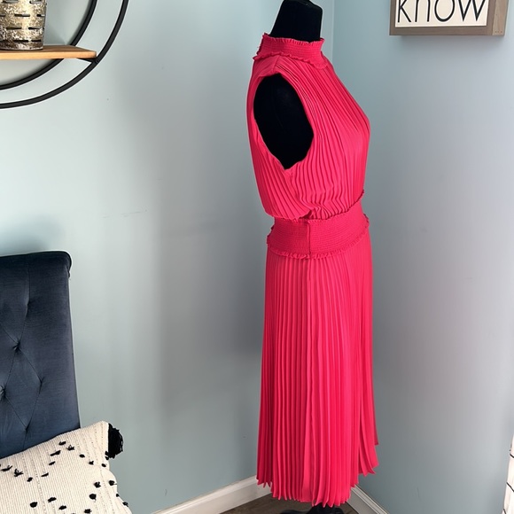 Beautiful pleated pink dress! Size 10. New with tags. - Picture 4 of 9
